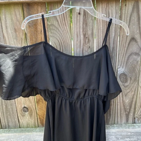 👗Charlotte Russe black cold shoulder top - Picture 10 of 10